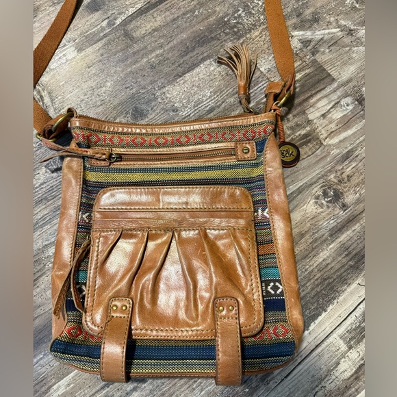 The sak crossbody BoHo hippie leather and cloth multi pocket purse - Picture 2 of 8